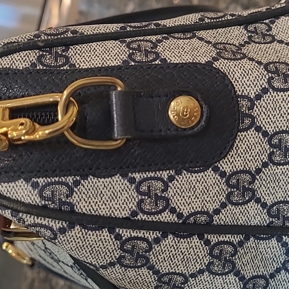 ***SOLD**GUCCI MONOGRAM 2- WAY BAG WITH DUAL ZIPPERS & REMOVEABLE STRAP - Picture 2 of 16